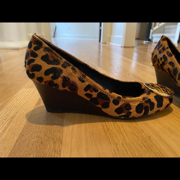 Tory Burch “Sophie” wedge heels, size 9 - Picture 3 of 7